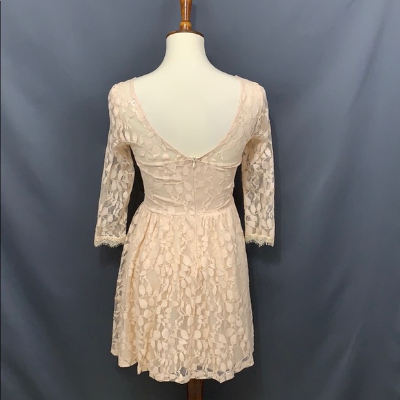 Pretty lace dress - Picture 5 of 5